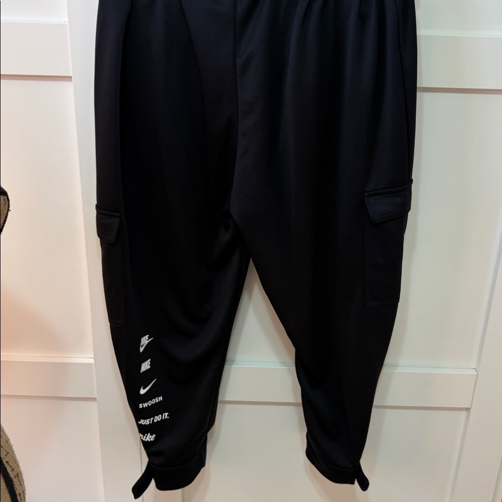 Nike Women  Black Windbreaker pants - Picture 3 of 6